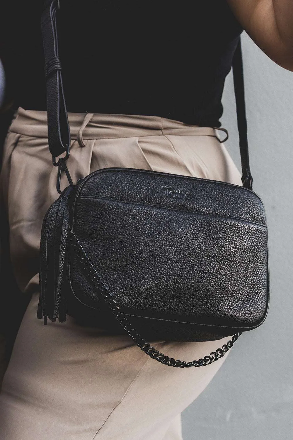 The Bestie Crossbody Bag V2 (Black / Black)