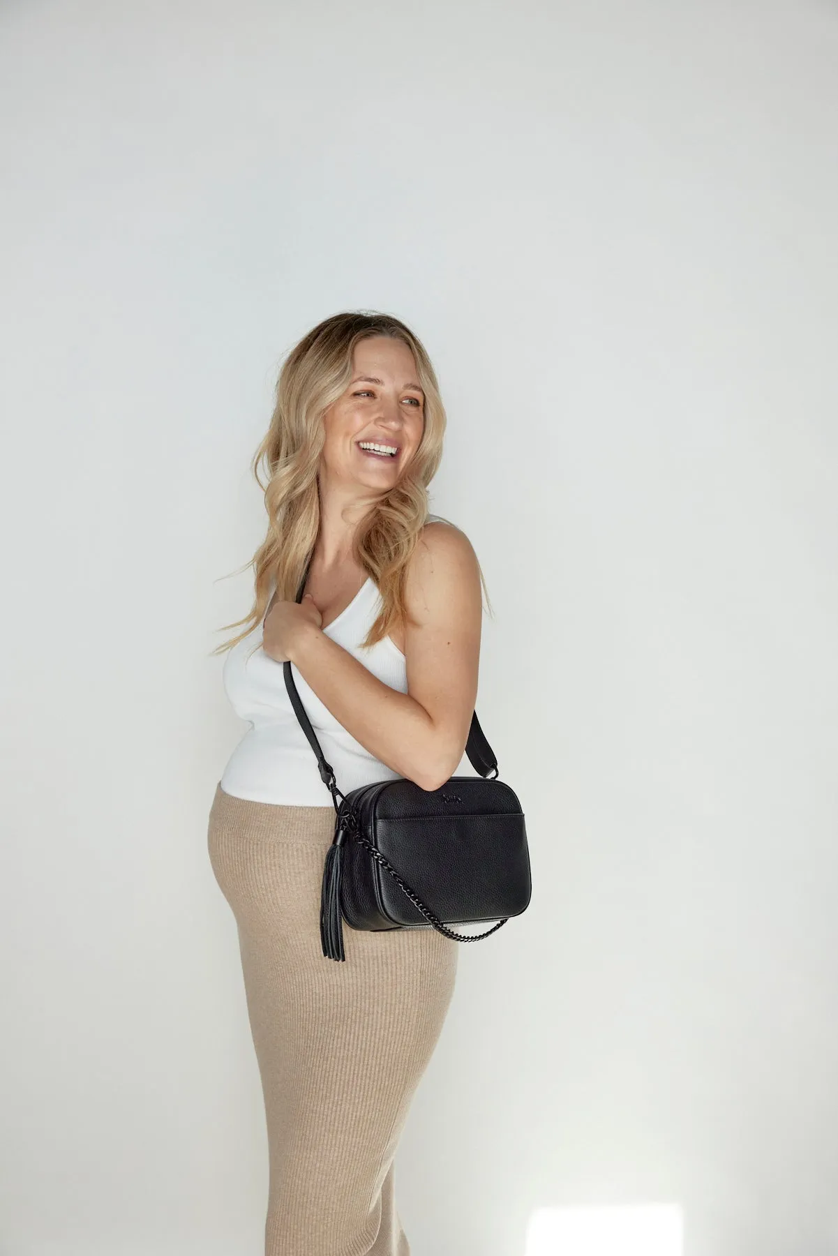 The Bestie Crossbody Bag V2 (Black / Black)